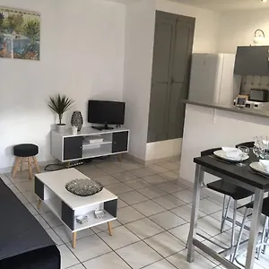 Appartement T2 Avec Terrasse Ds Maison De Village Pres D Avignon Vedène